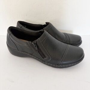 EUC Clarks Collection Cora Giny Black Leather Side Zip Slip On Loafer Size 7.5M